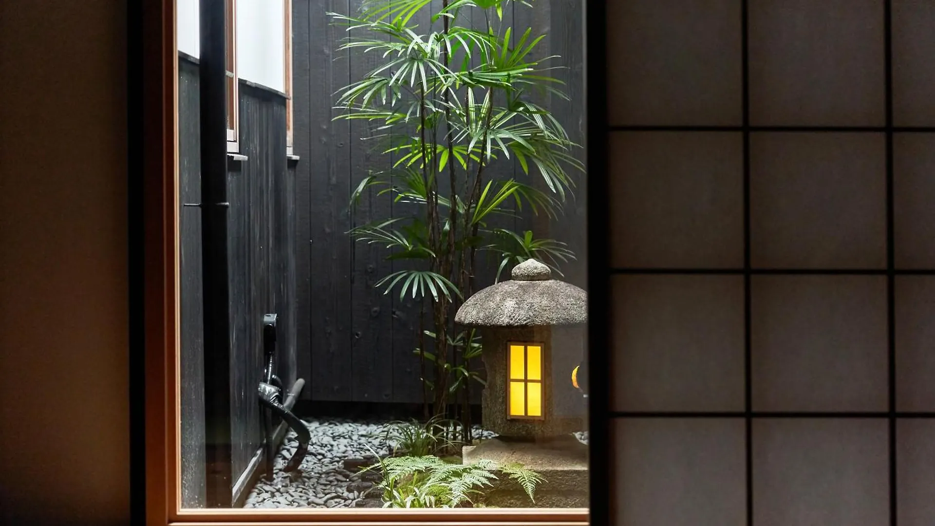 Yadoru Kyoto Hanare Shirotaki No Yado 0*,  Japan